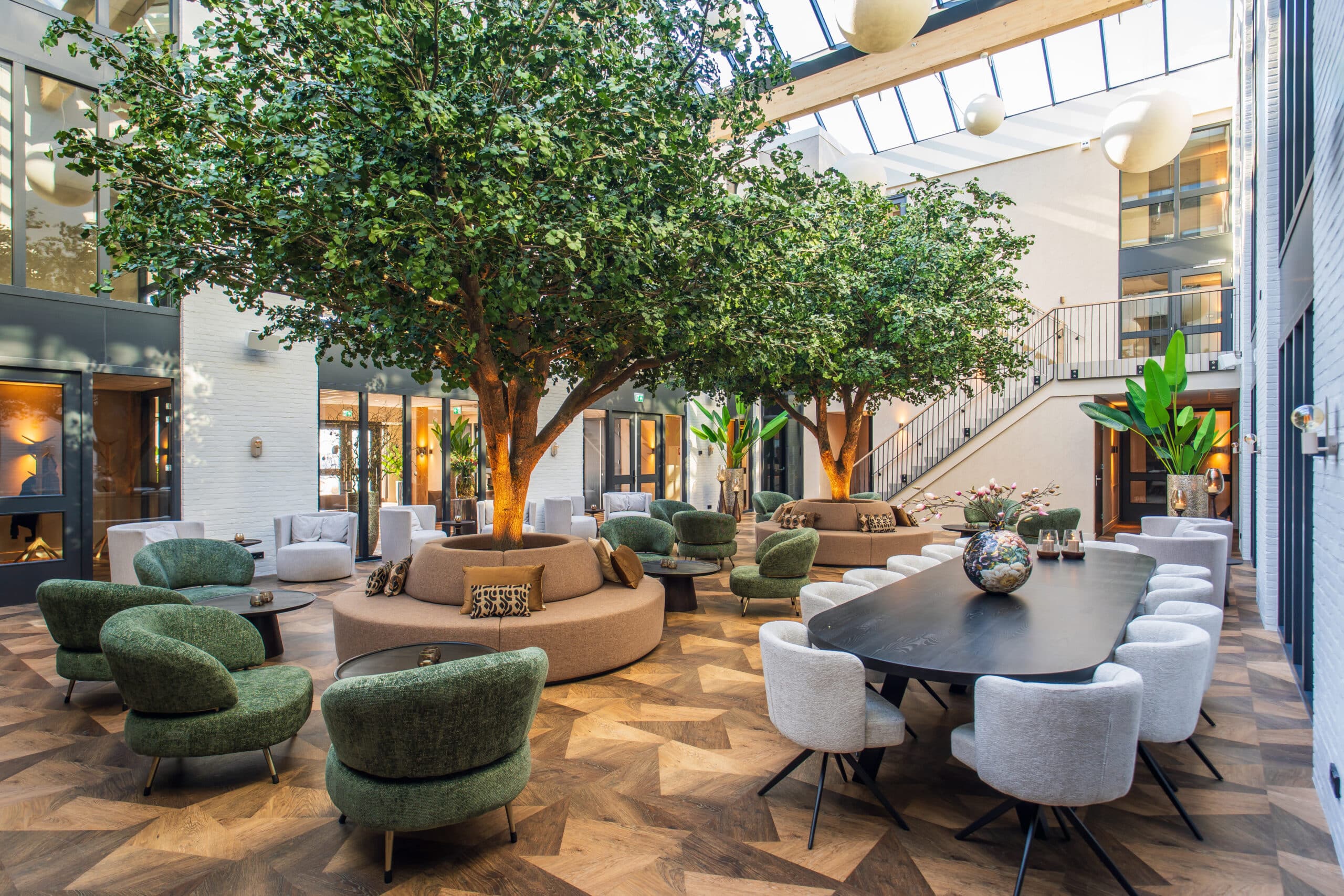 StefanKrofft 16 03 2025 EilandHotel binnentuin 02 scaled